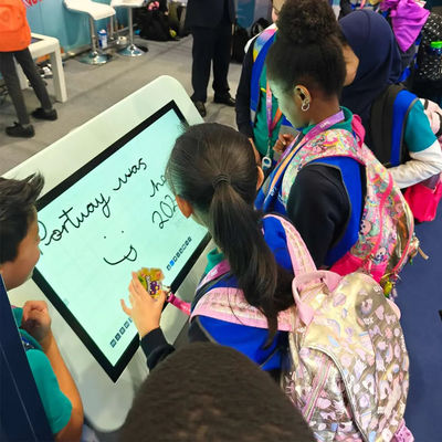 Pantalla LCD de 32 pulgadas con pantalla táctil de 20 puntos de Android Mesa táctil educativa con ajuste de altura
